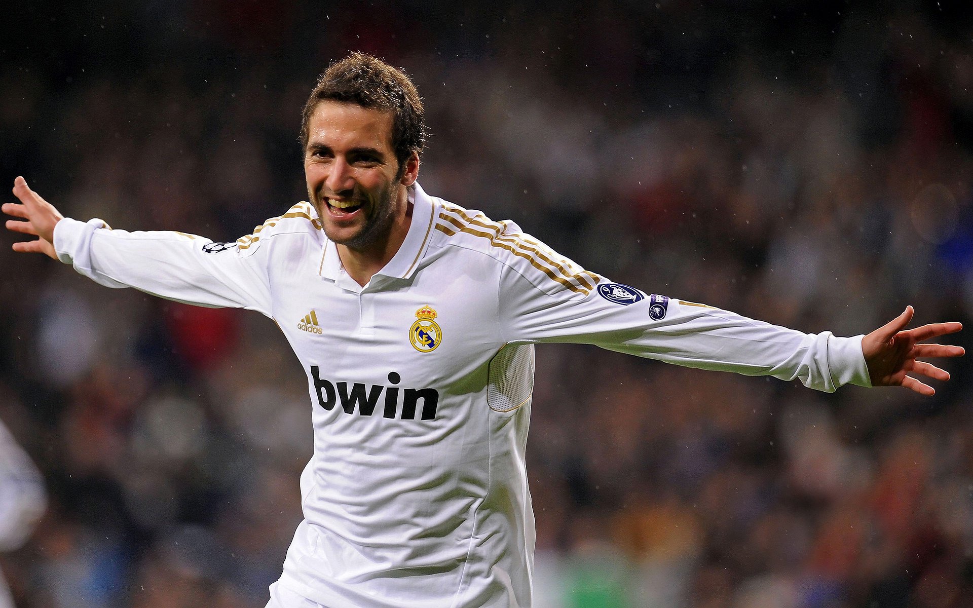 _湖人疯狂反扑!詹姆斯绝杀瞬间点燃全场_,詹姆斯湖人经典比赛