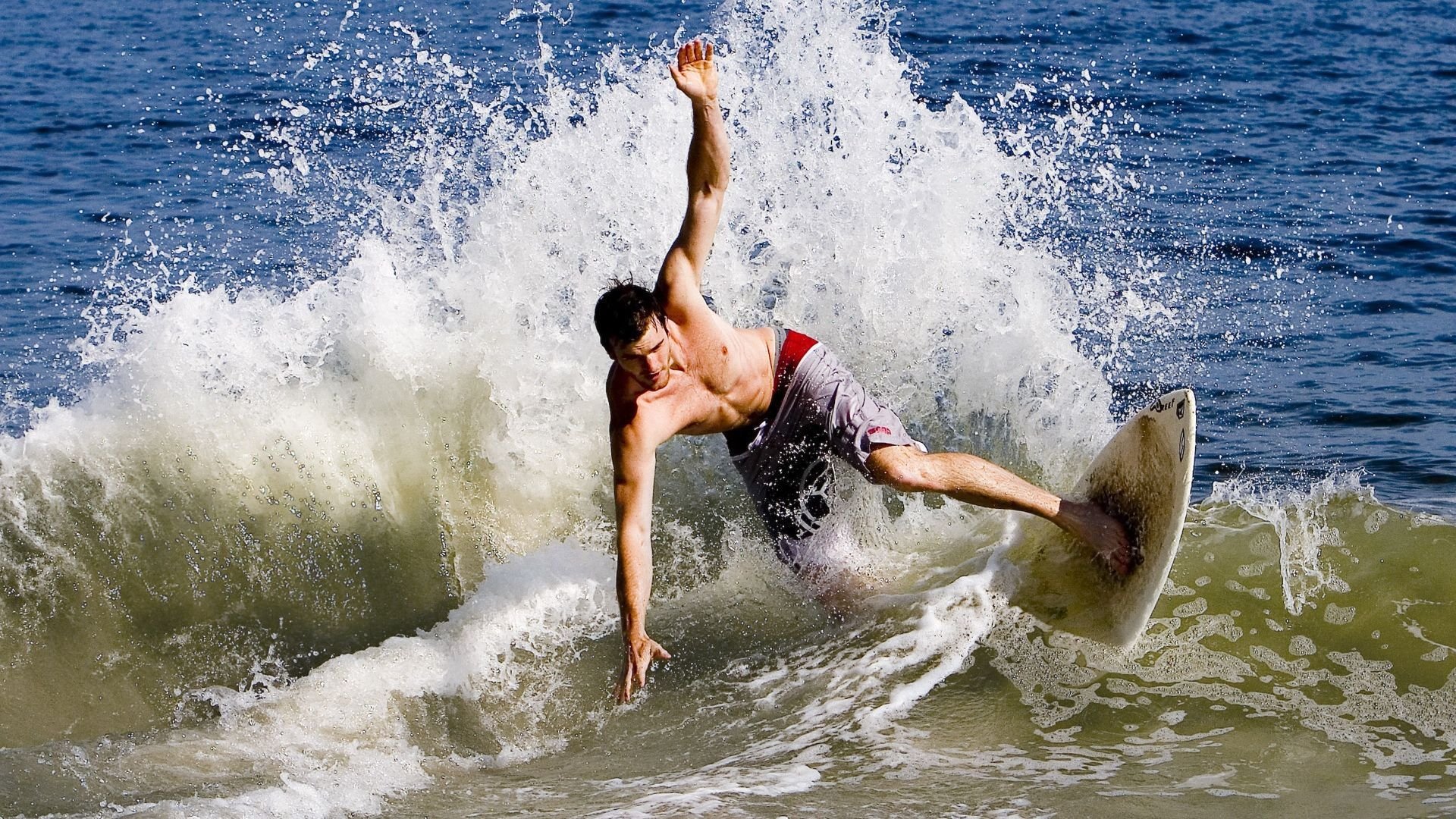 球场上“天才”陌生事:令人忍俊不禁的小插曲,球场上的人都走光了,只剩下我一个修改病句